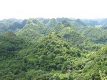 Và, một dân tộc bé nhỏ sống dưới chân núi Chư Mom Ray cũng đang dựa vào đại ngàn, dựa vào cộng đồng để tìm lại cuộc sống ấm no, bản sắc văn hóa đã từng bị mai một.