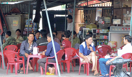 Tản mạn ly cà phê buổi sáng tại phố núi Kon Tum