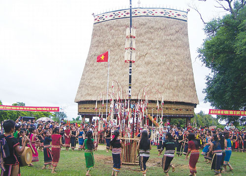 Khánh thành nhà rông lớn nhất Kon Tum