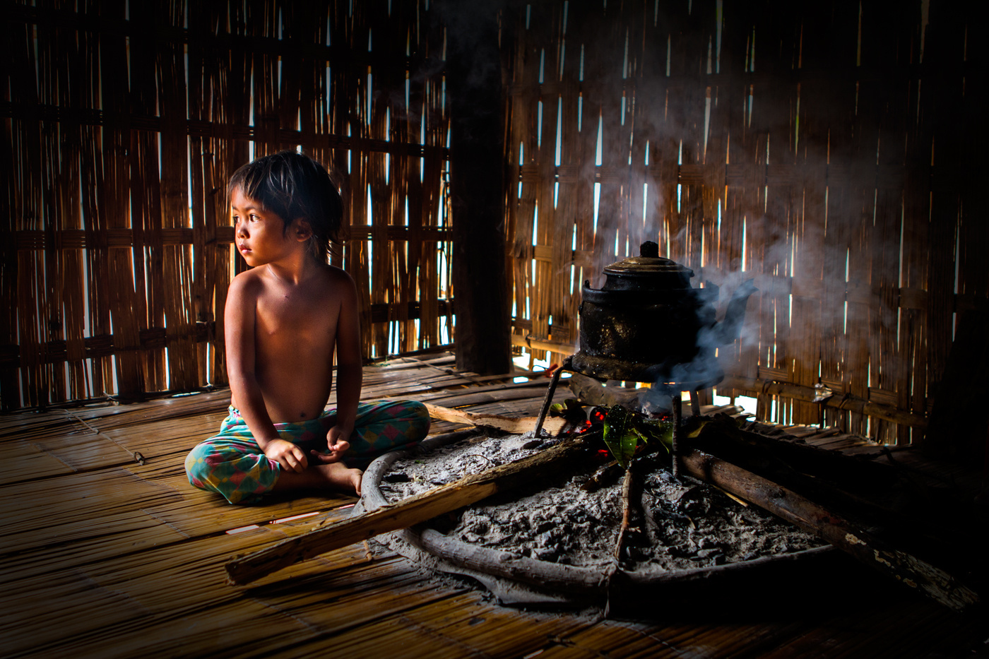 Em bé vùng cao ngây thơ với đôi mắt to, trong veo là hình ảnh bạn không thể nào quên.