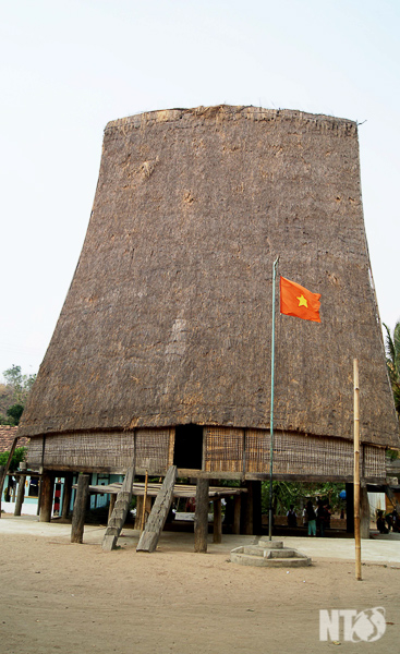 Nhà rông truyền thống tại làng cổ Kon Kơ Tu.