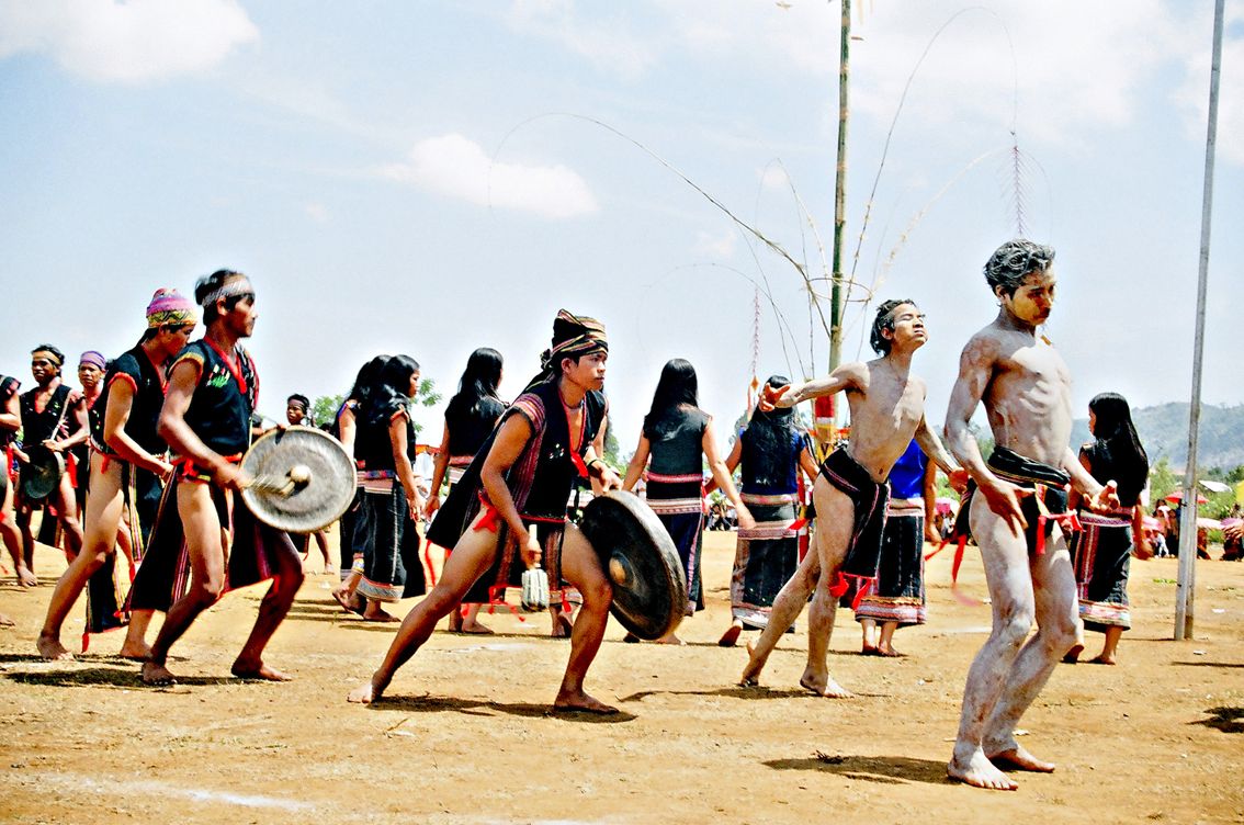 cồng chiêng kon tum