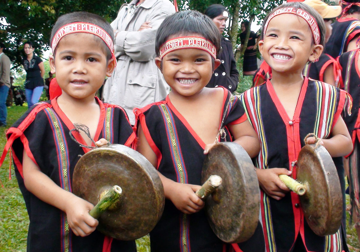 cồng chiêng kon tum