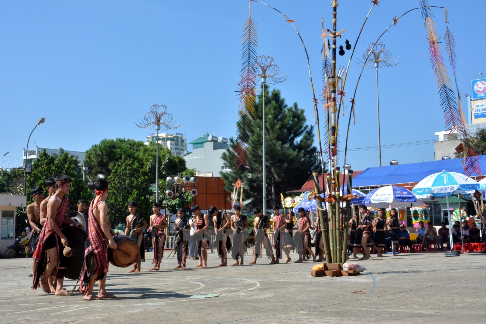 cồng chiêng kon tum