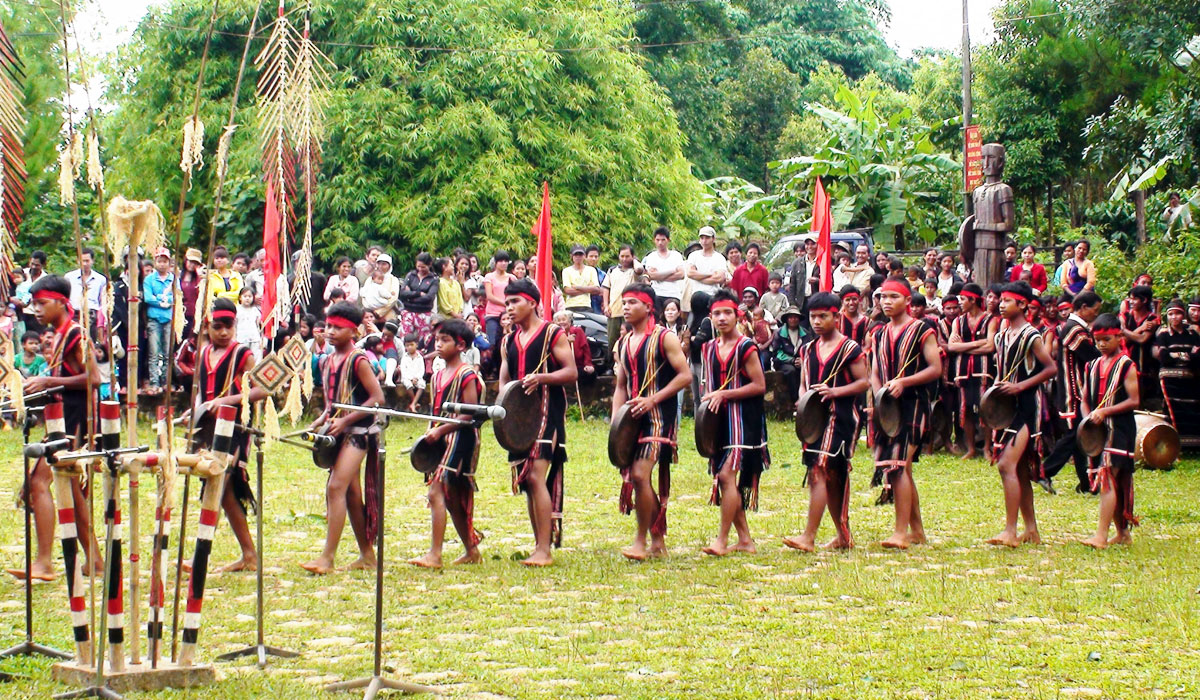 cồng chiêng kon tum