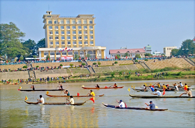 đua thuyền đầu xuân sông dakbla