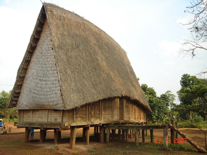 Nhà Rông ở Kon Tum - Photo An Bui