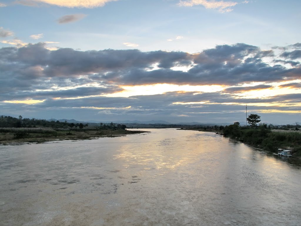 hoàng hôn trên sông dakbla