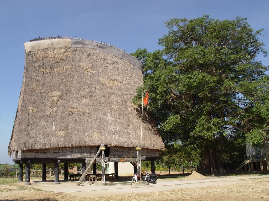 nhà thờ gỗ kon tum