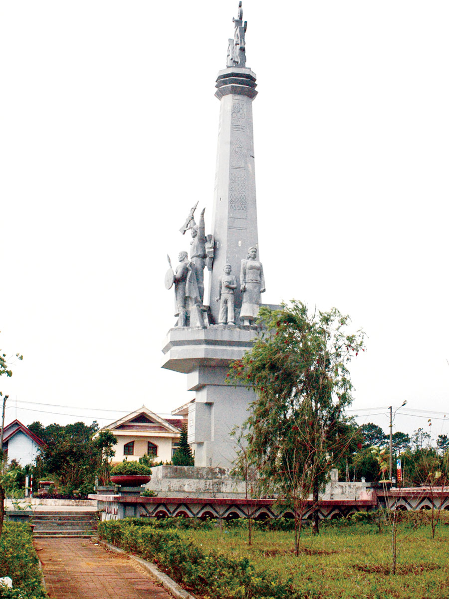 Tượng Đài Măng Đen - Ảnh: Thanh Phong