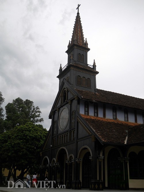 nhà thờ gỗ kon tum 1