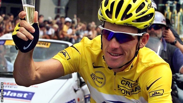 Nike tuyên bố dành 1 đôla trong mỗi đôi giày size 10//2 mà hãng này bán được để tặng cho Quỹ Lance Armstrong, được sáng lập vào năm 1997.