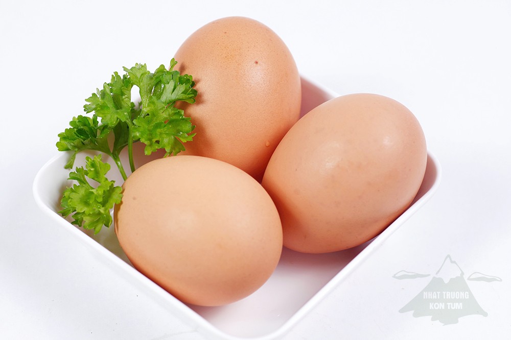Ngoài ra, bạn nên ăn trứng kèm với chế độ ăn giàu rau, hoa quả, ngũ cốc nguyên hạt,...