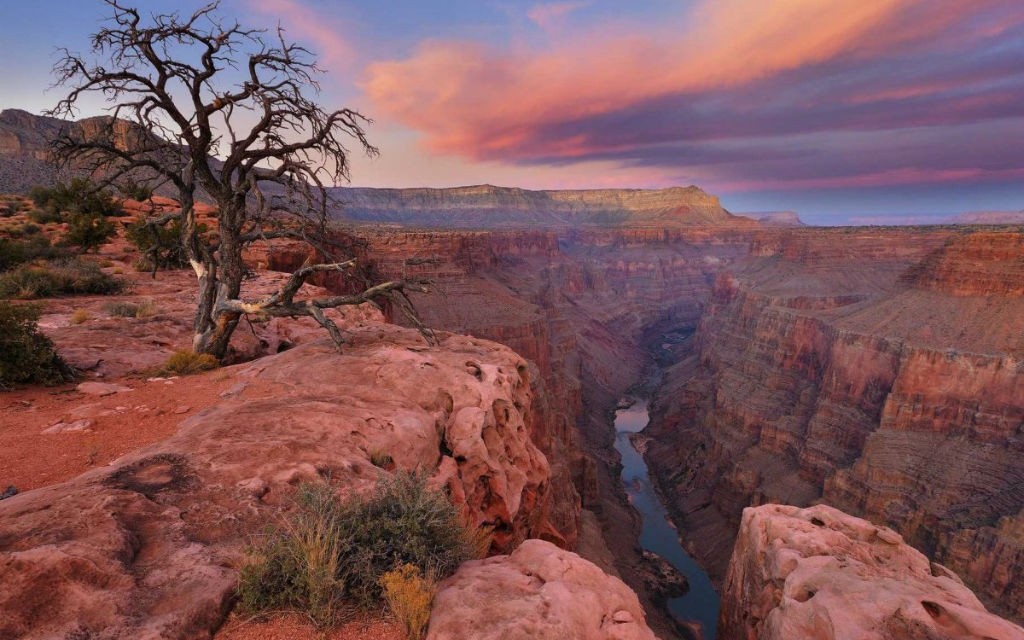 Chèo thuyền qua vùng biển tuyệt đẹp Grand Canyon